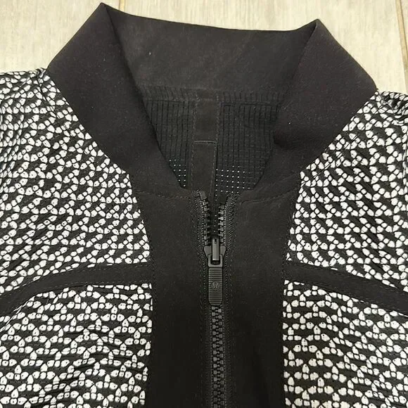 Lululemon 2 reversible bomber jacket black and white new - Picture 2 of 4